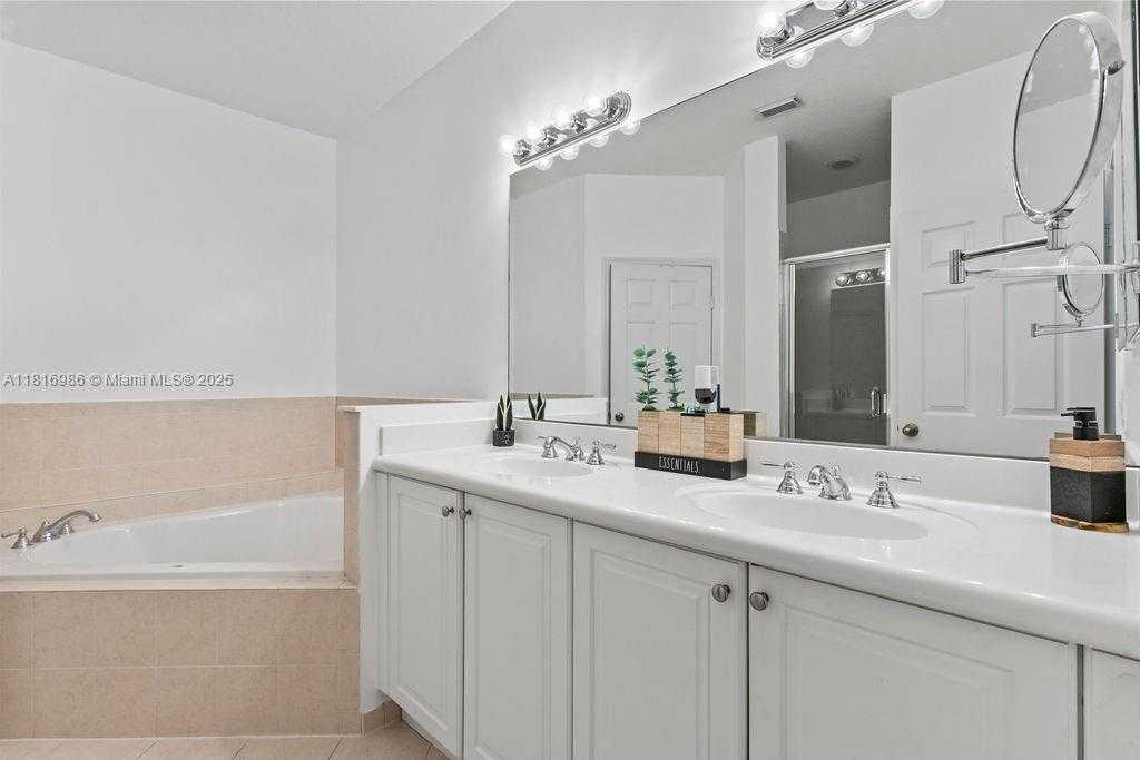 Small Image of 3058 NORTH WEST 103RD PATH, Doral Number 11