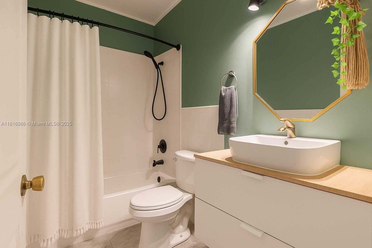 Small Image of 3058 NORTH WEST 103RD PATH, Doral Number 16