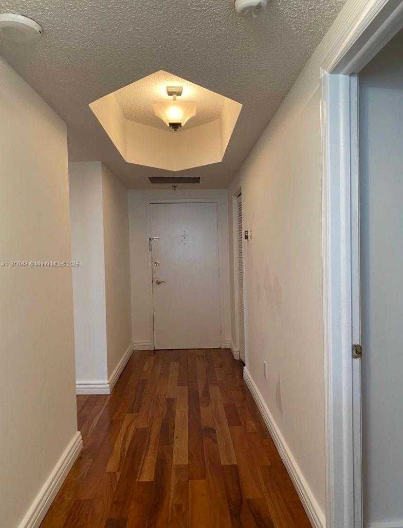 Small Image of 6422 COLLINS AVE #501, Miami Beach Number 10