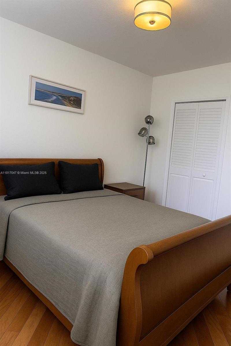 Small Image of 6422 COLLINS AVE #501, Miami Beach Number 12