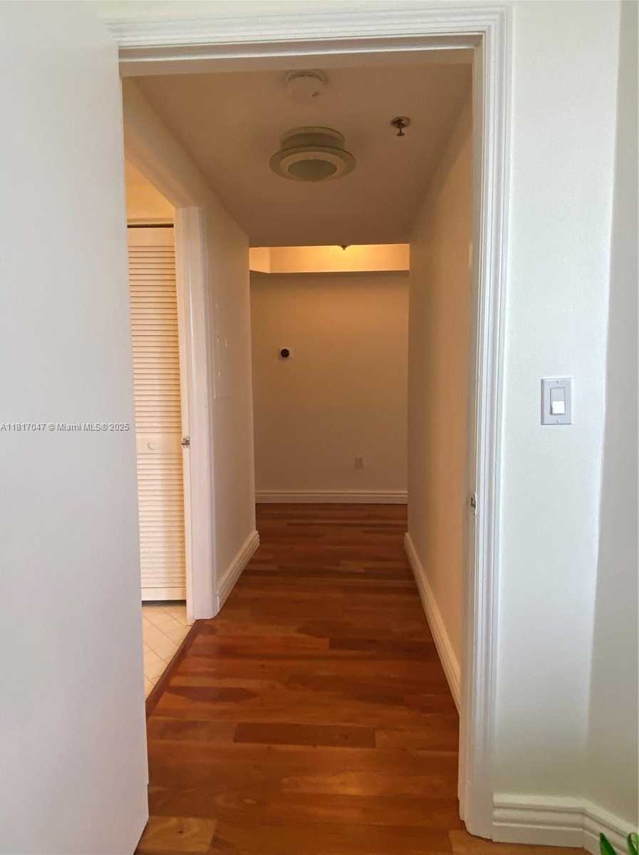 Small Image of 6422 COLLINS AVE #501, Miami Beach Number 16