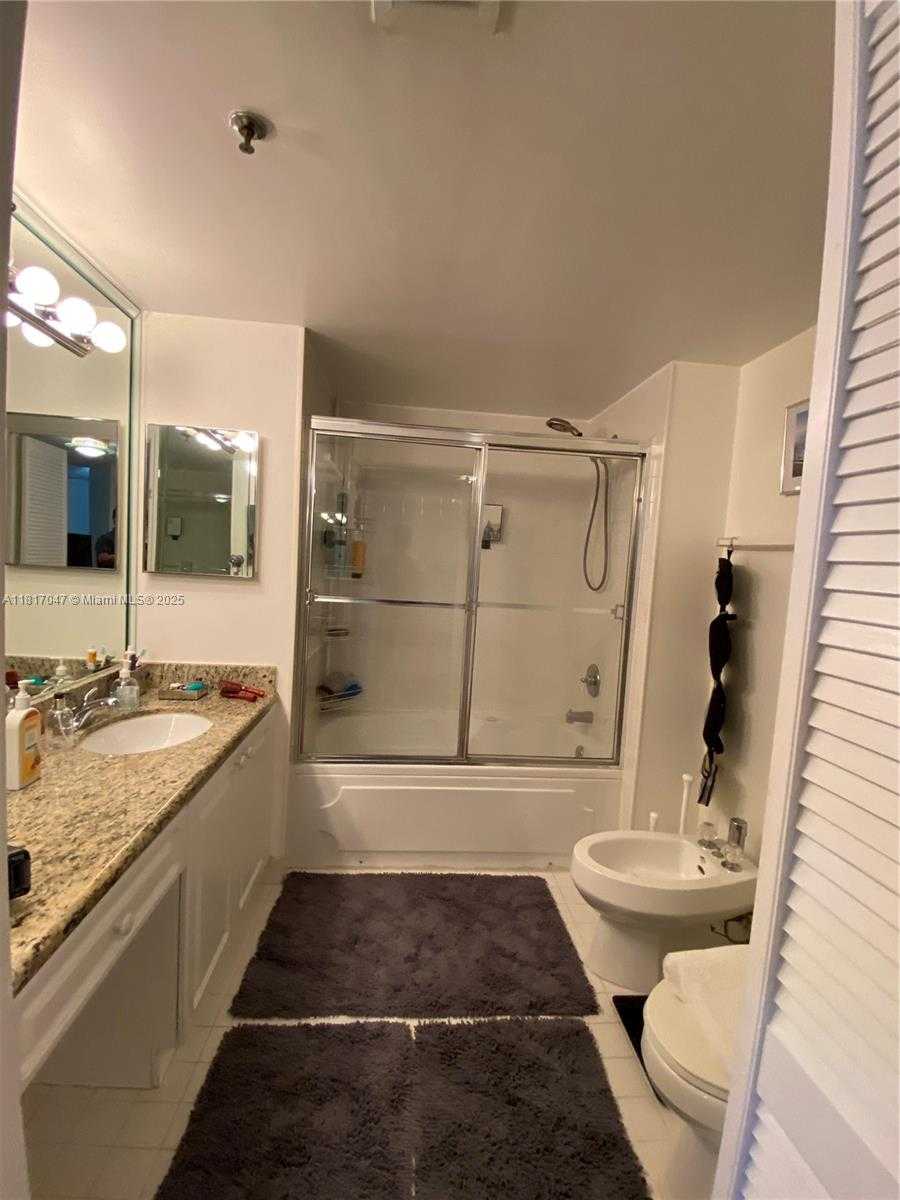 Small Image of 6422 COLLINS AVE #501, Miami Beach Number 20
