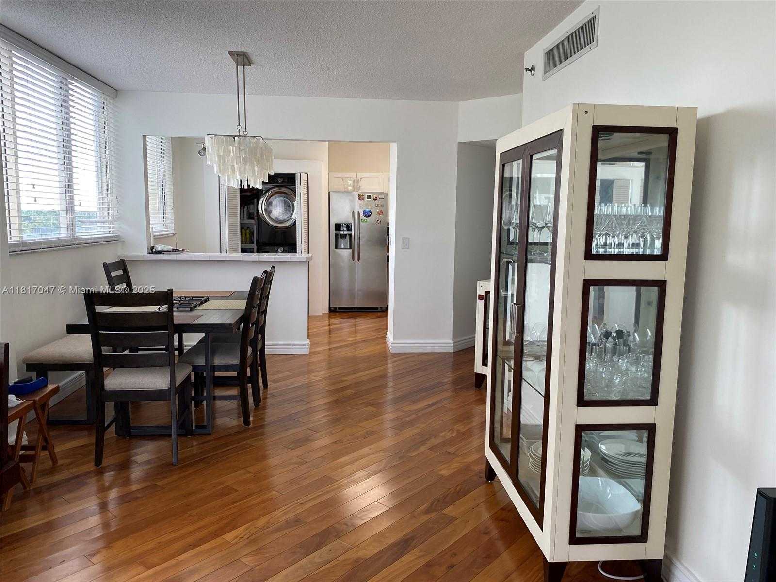 Small Image of 6422 COLLINS AVE #501, Miami Beach Number 5