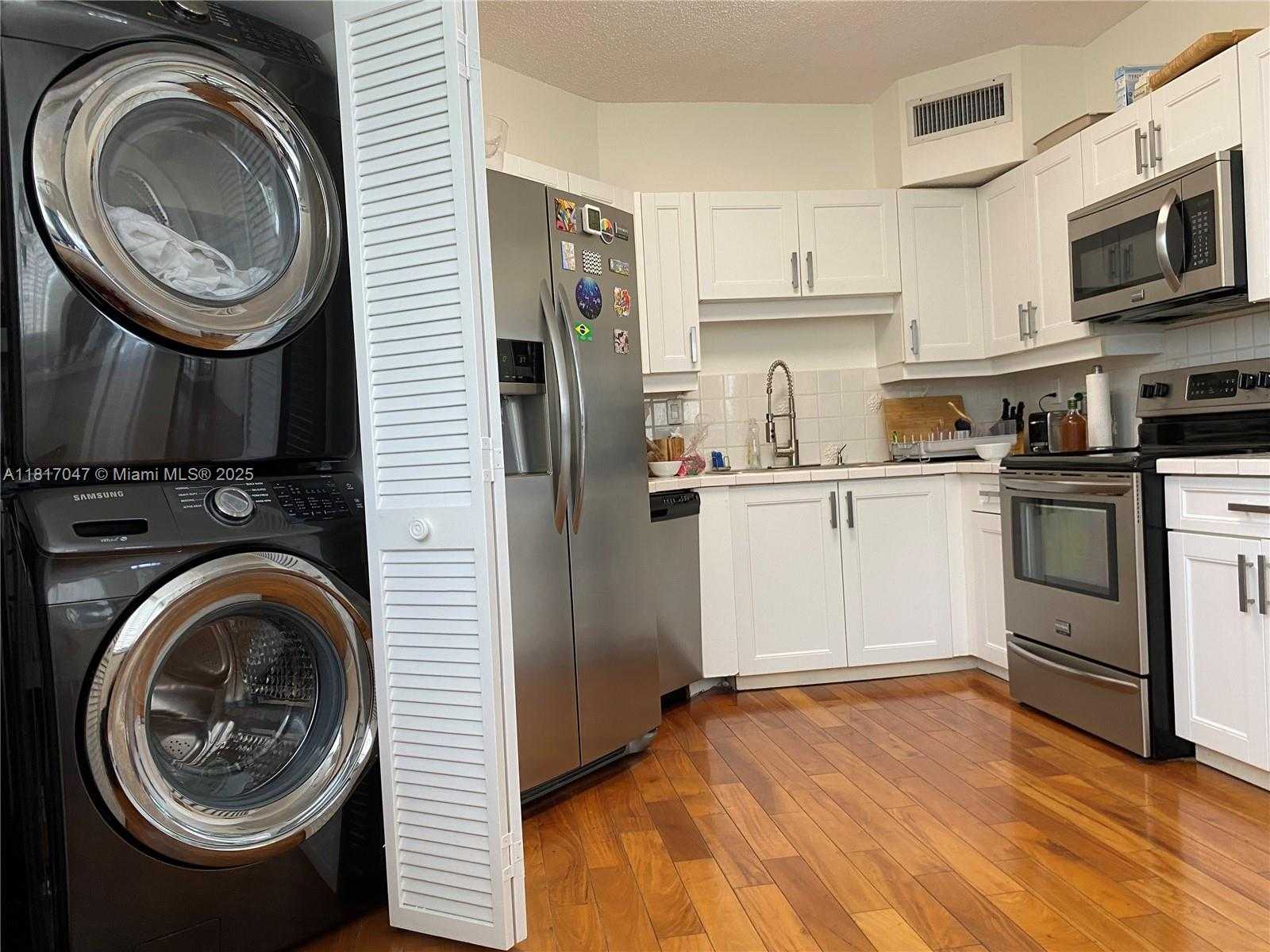 Small Image of 6422 COLLINS AVE #501, Miami Beach Number 8