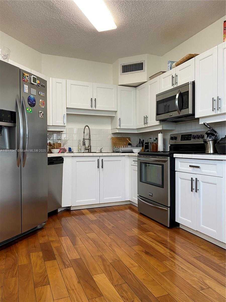 Small Image of 6422 COLLINS AVE #501, Miami Beach Number 9