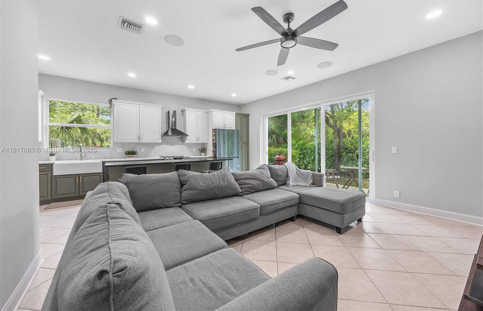Small Image of 8328 LAGOS DE CAMPO BLVD, Tamarac Number 11
