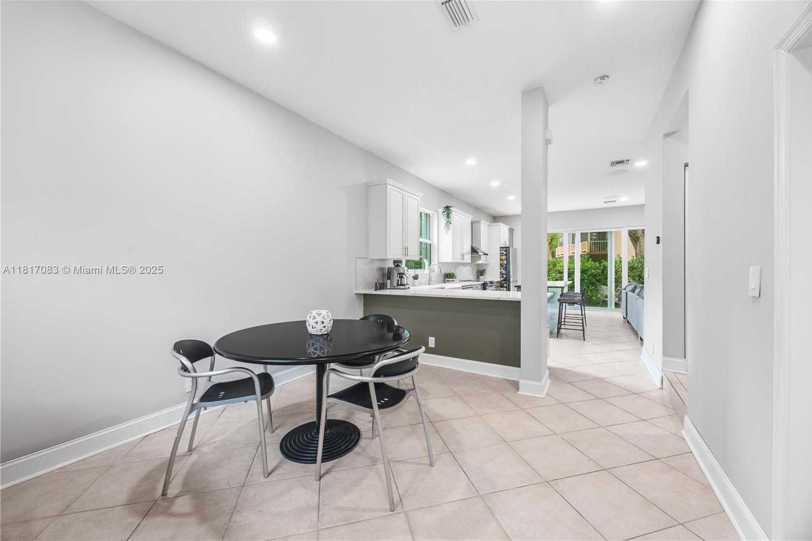 Small Image of 8328 LAGOS DE CAMPO BLVD, Tamarac Number 12