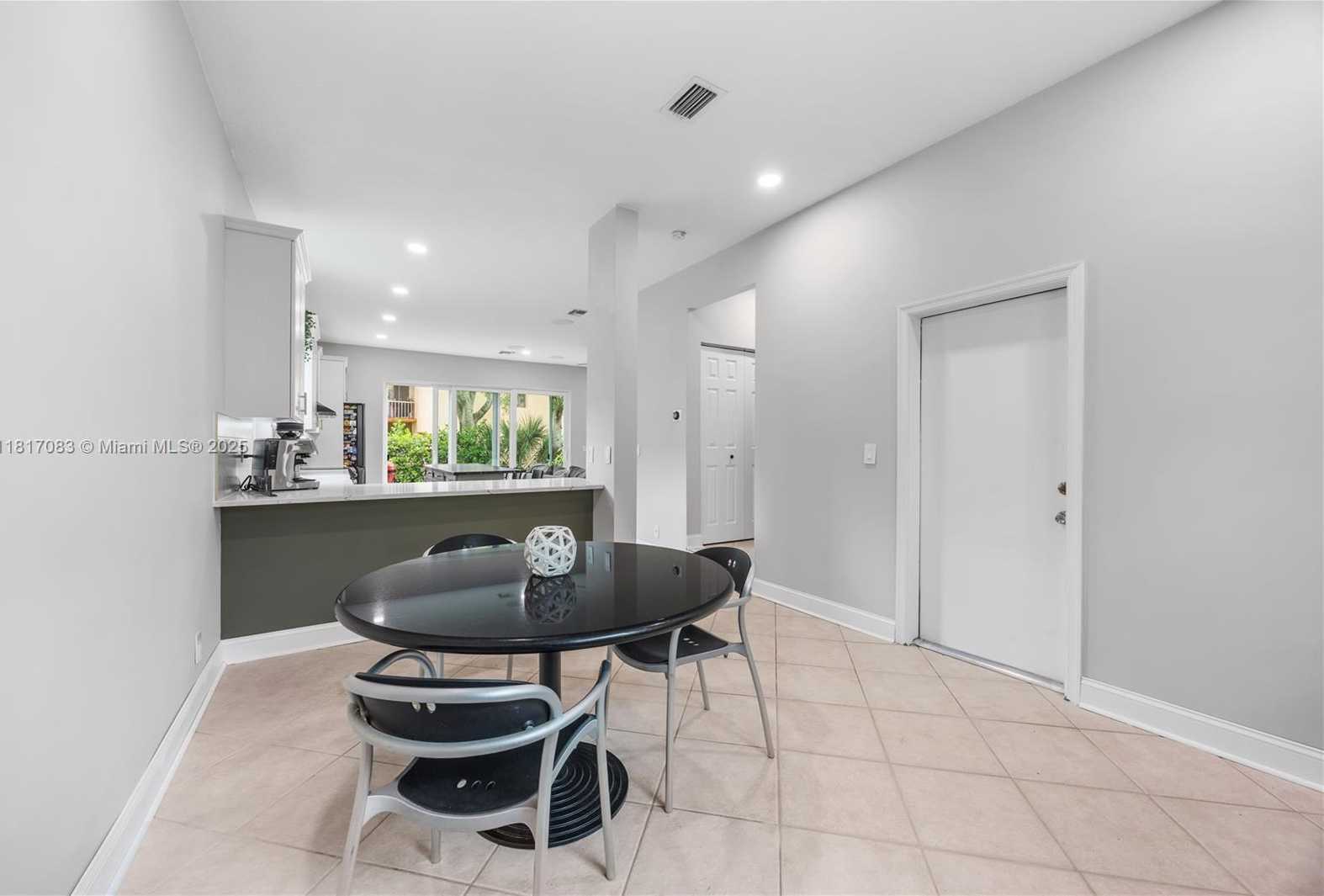 Small Image of 8328 LAGOS DE CAMPO BLVD, Tamarac Number 14