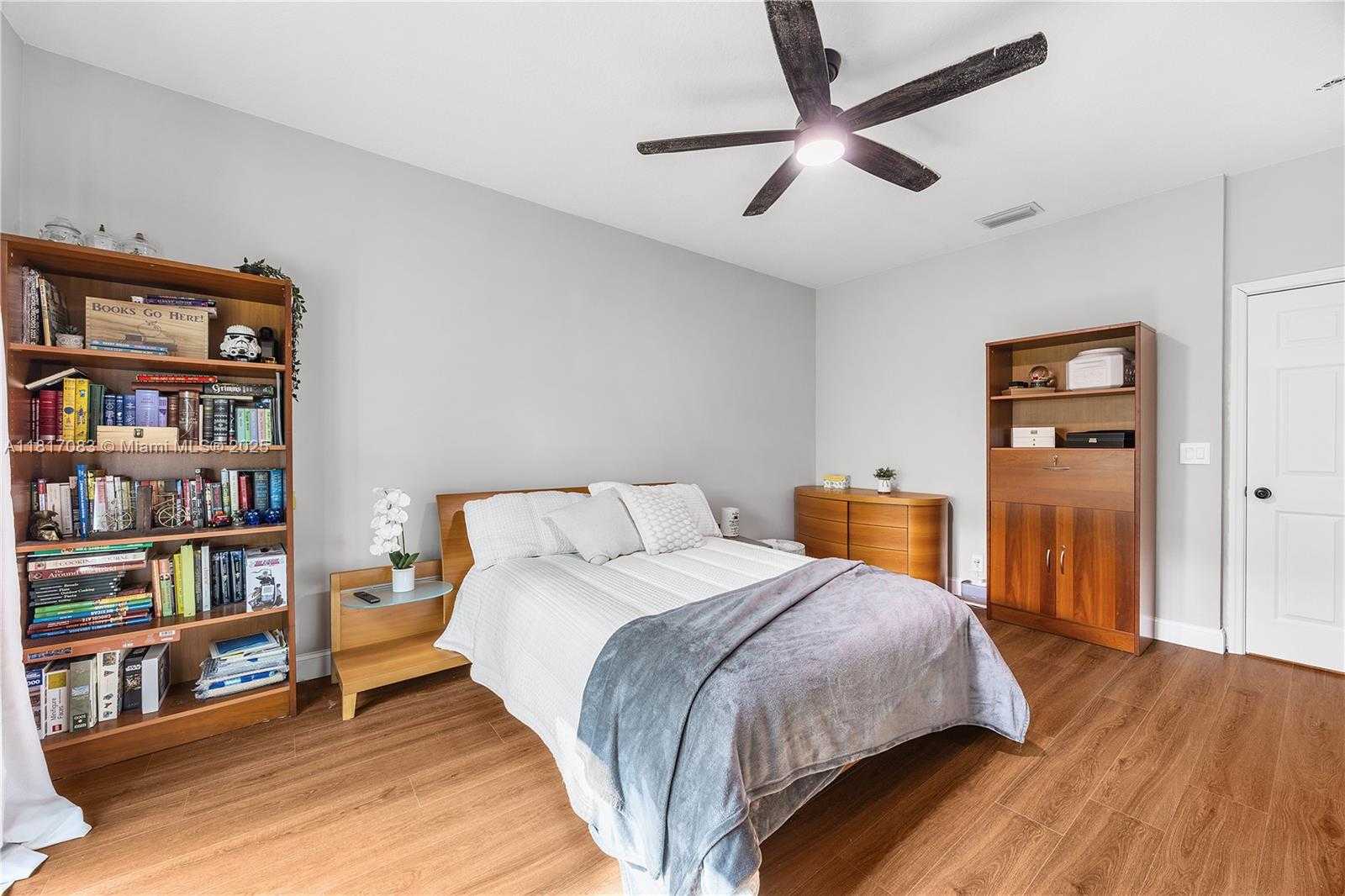Small Image of 8328 LAGOS DE CAMPO BLVD, Tamarac Number 23