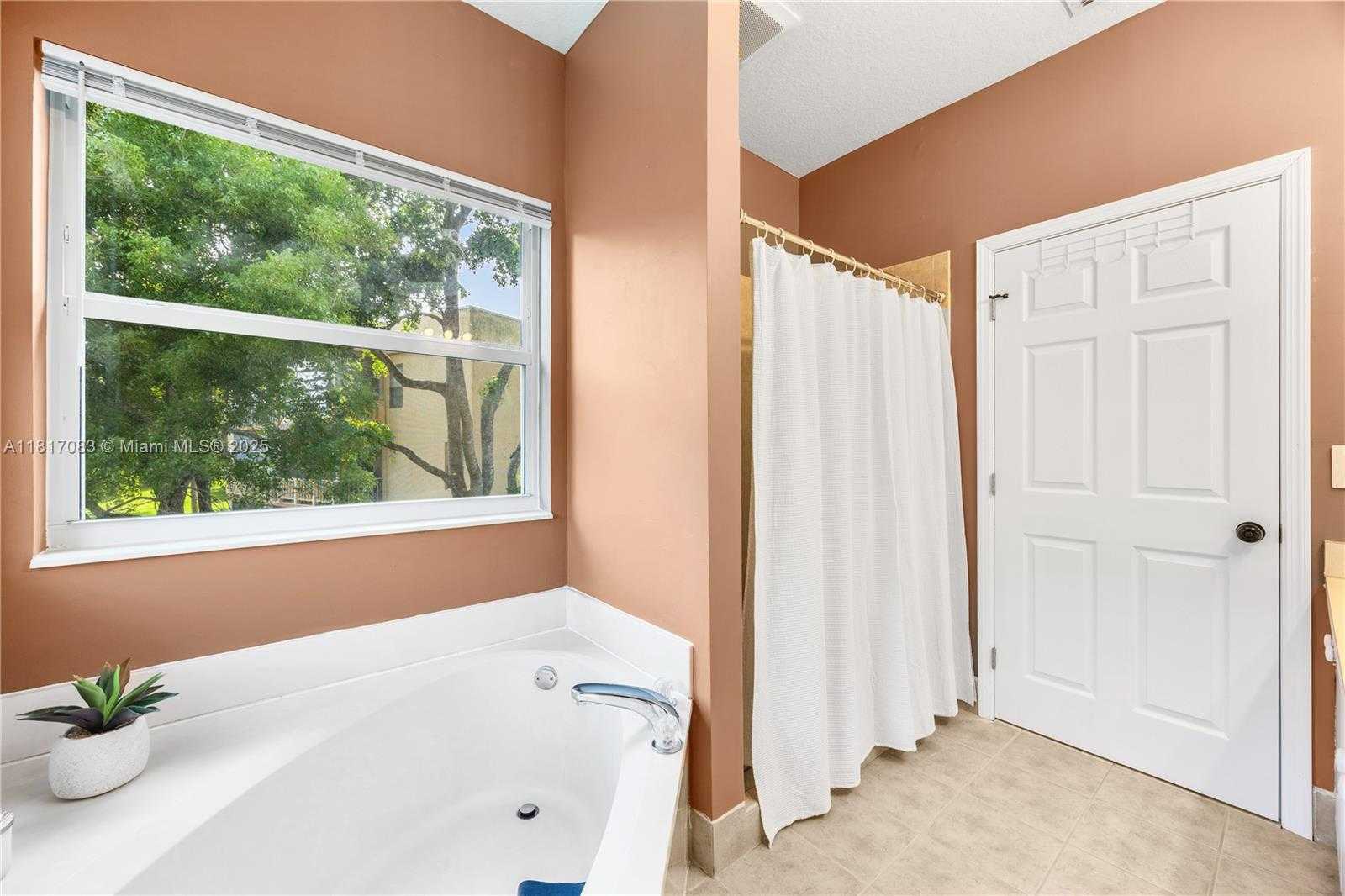 Small Image of 8328 LAGOS DE CAMPO BLVD, Tamarac Number 27