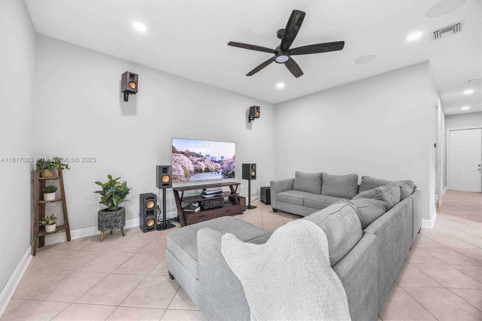 Small Image of 8328 LAGOS DE CAMPO BLVD, Tamarac Number 9