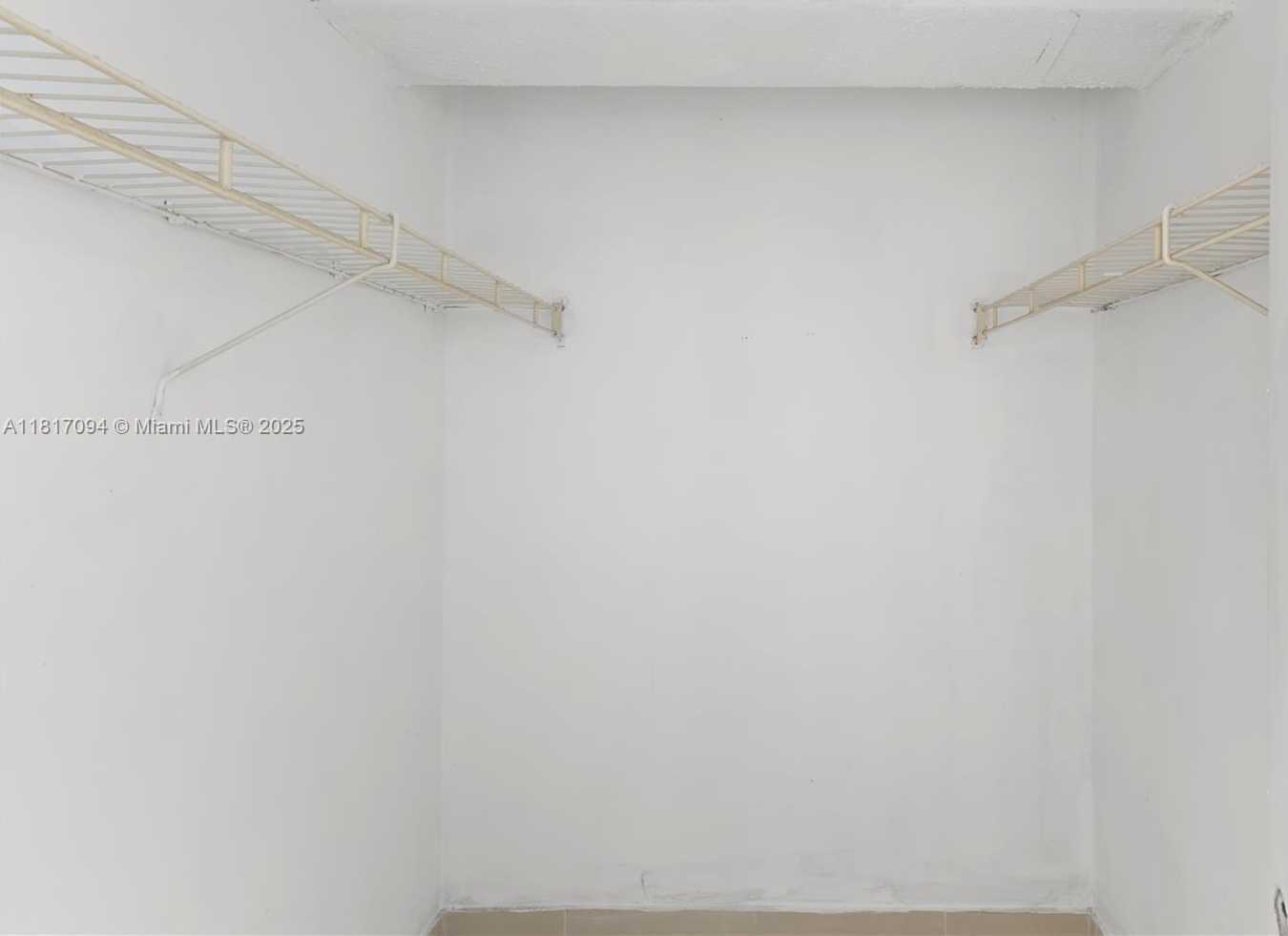 Small Image of 345 OCEAN DR #321, Miami Beach Number 9