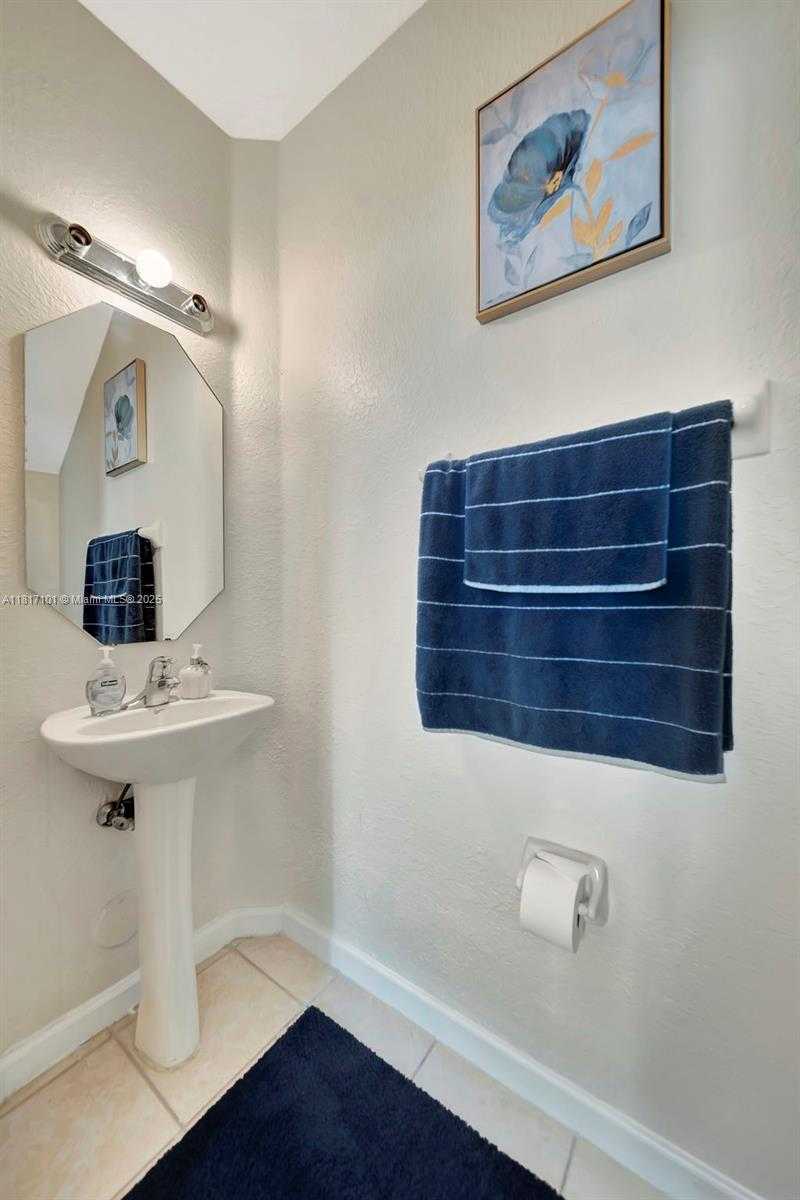 Small Image of 530 SAINT MICHELLE WAY, Margate Number 14