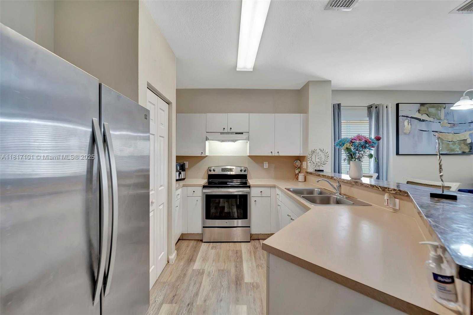 Small Image of 530 SAINT MICHELLE WAY, Margate Number 5