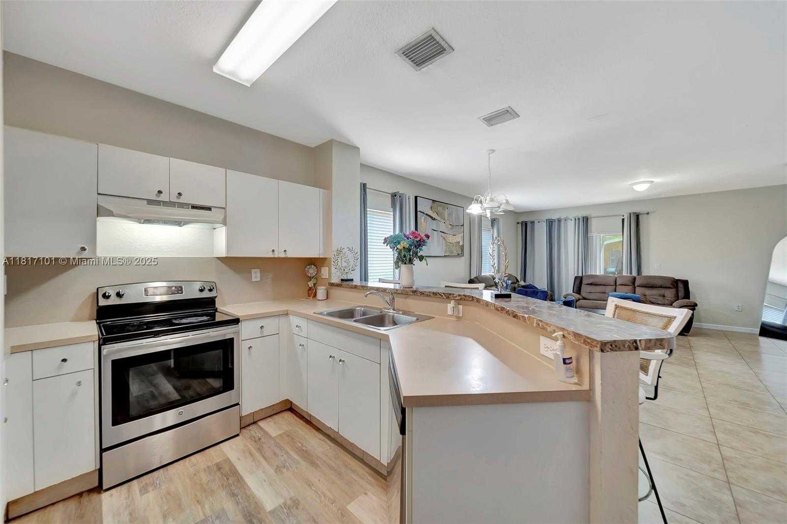 Small Image of 530 SAINT MICHELLE WAY, Margate Number 6