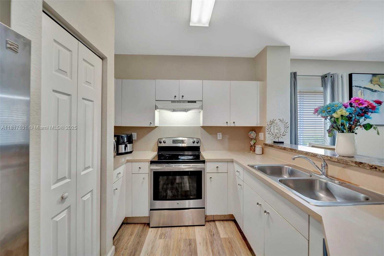 Small Image of 530 SAINT MICHELLE WAY, Margate Number 7