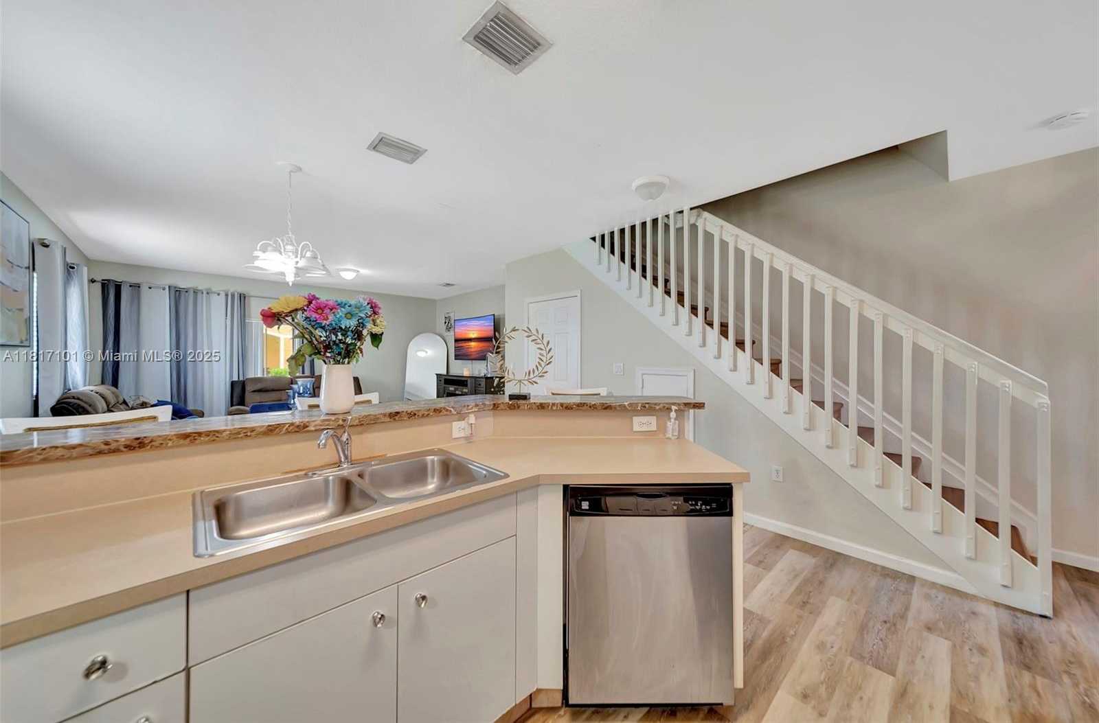 Small Image of 530 SAINT MICHELLE WAY, Margate Number 8