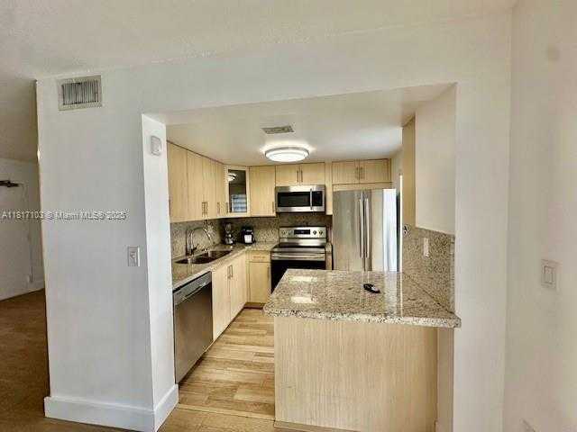 Small Image of 110 SALAMANCA AVE #207, Coral Gables Number 14