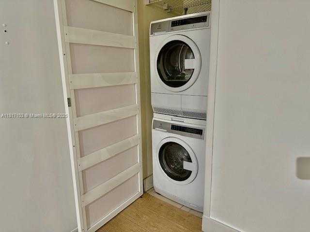 Small Image of 110 SALAMANCA AVE #207, Coral Gables Number 26