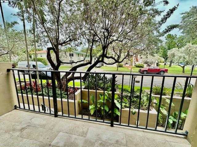 Small Image of 110 SALAMANCA AVE #207, Coral Gables Number 4