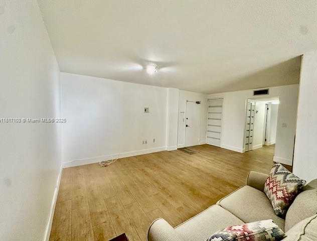 Small Image of 110 SALAMANCA AVE #207, Coral Gables Number 5