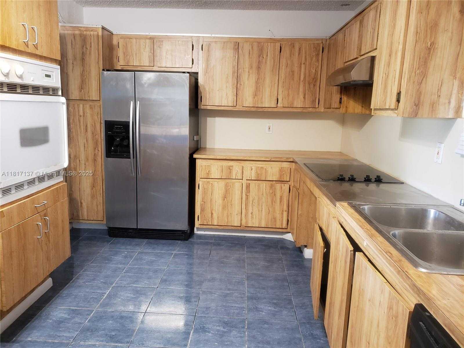 Small Image of 601 IVES DAIRY RD #405-8, Miami Number 2