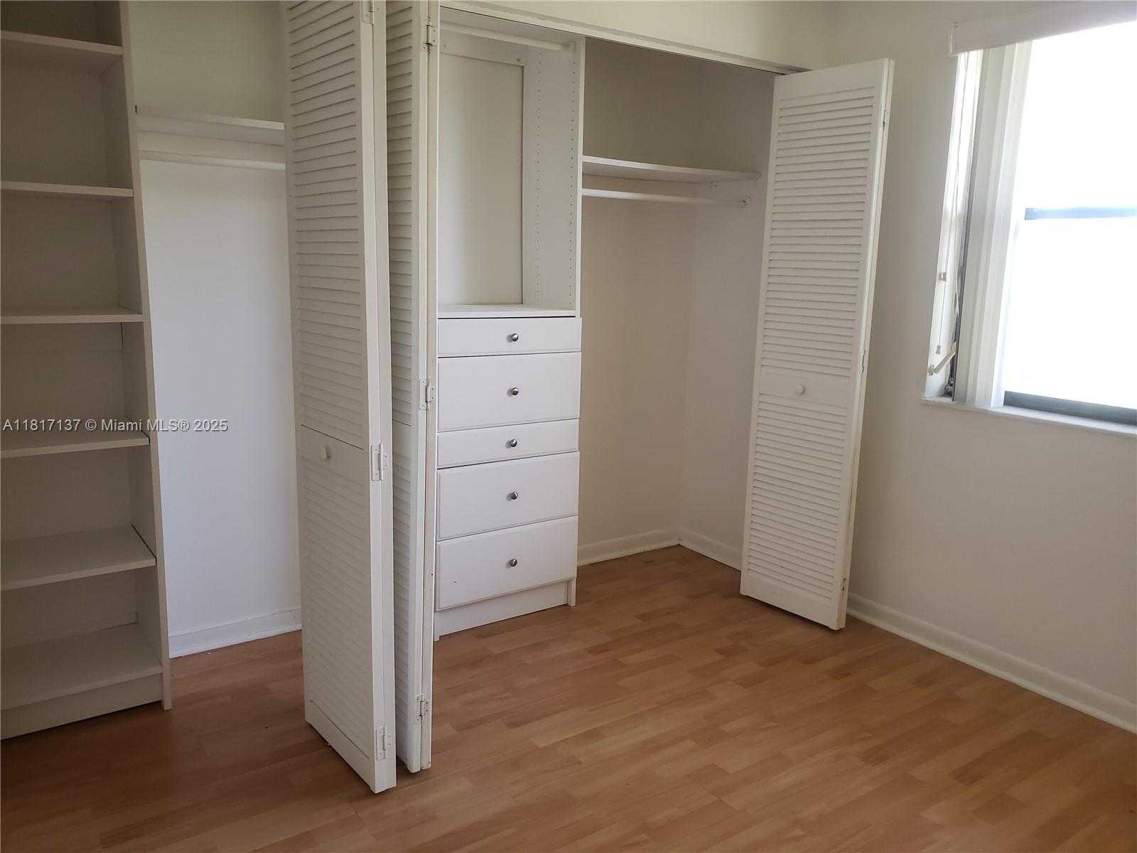 Small Image of 601 IVES DAIRY RD #405-8, Miami Number 4