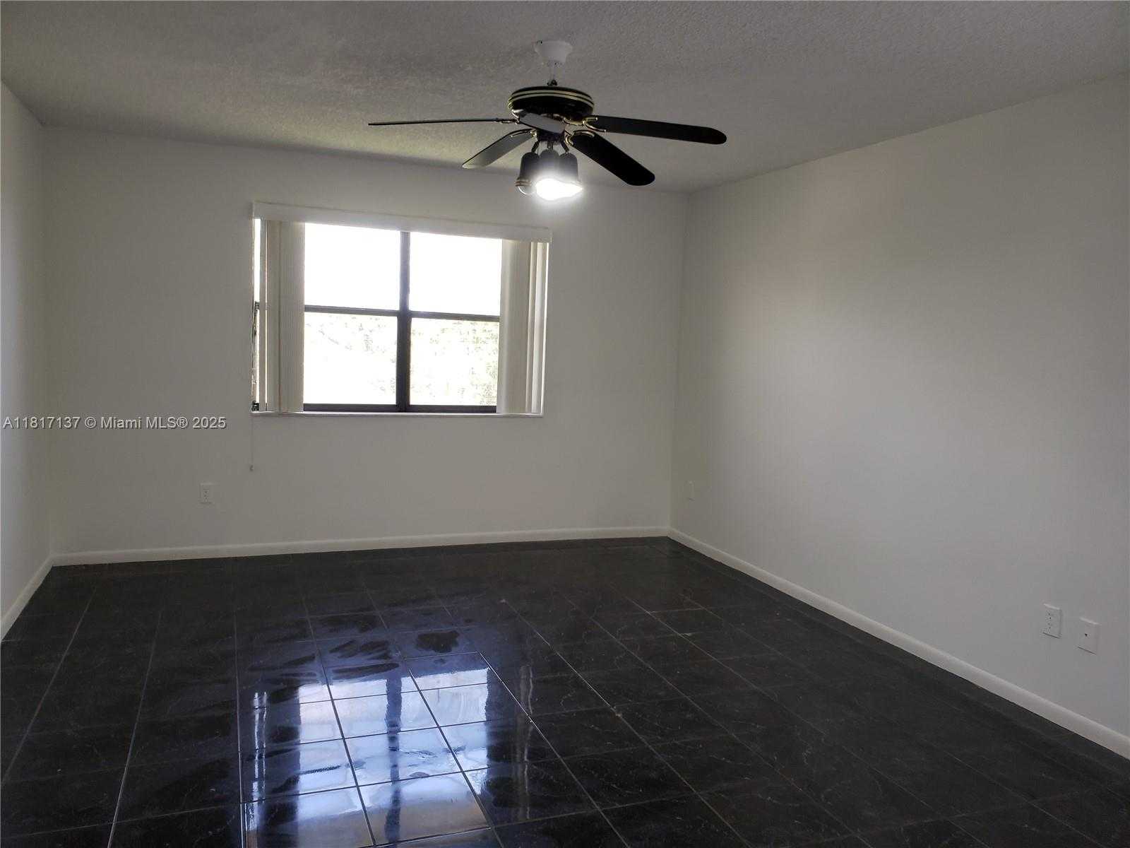 Small Image of 601 IVES DAIRY RD #405-8, Miami Number 6