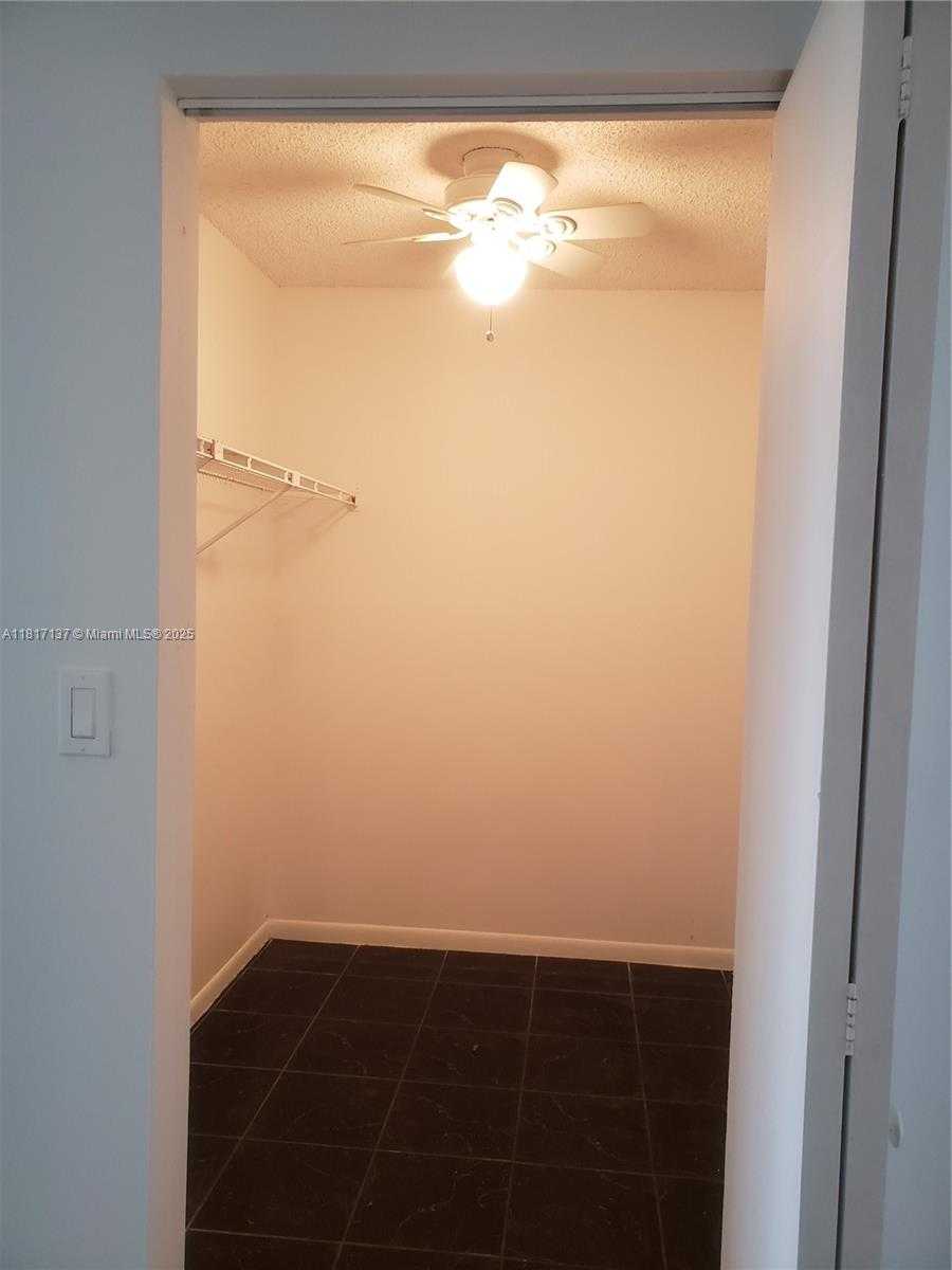 Small Image of 601 IVES DAIRY RD #405-8, Miami Number 7