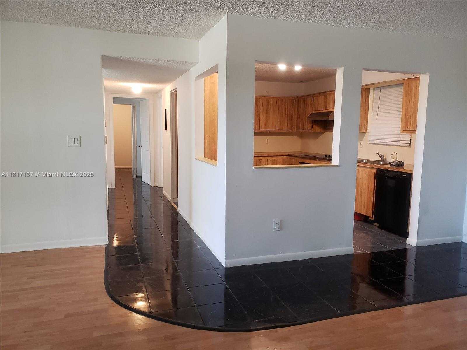 Small Image of 601 IVES DAIRY RD #405-8, Miami Number 8
