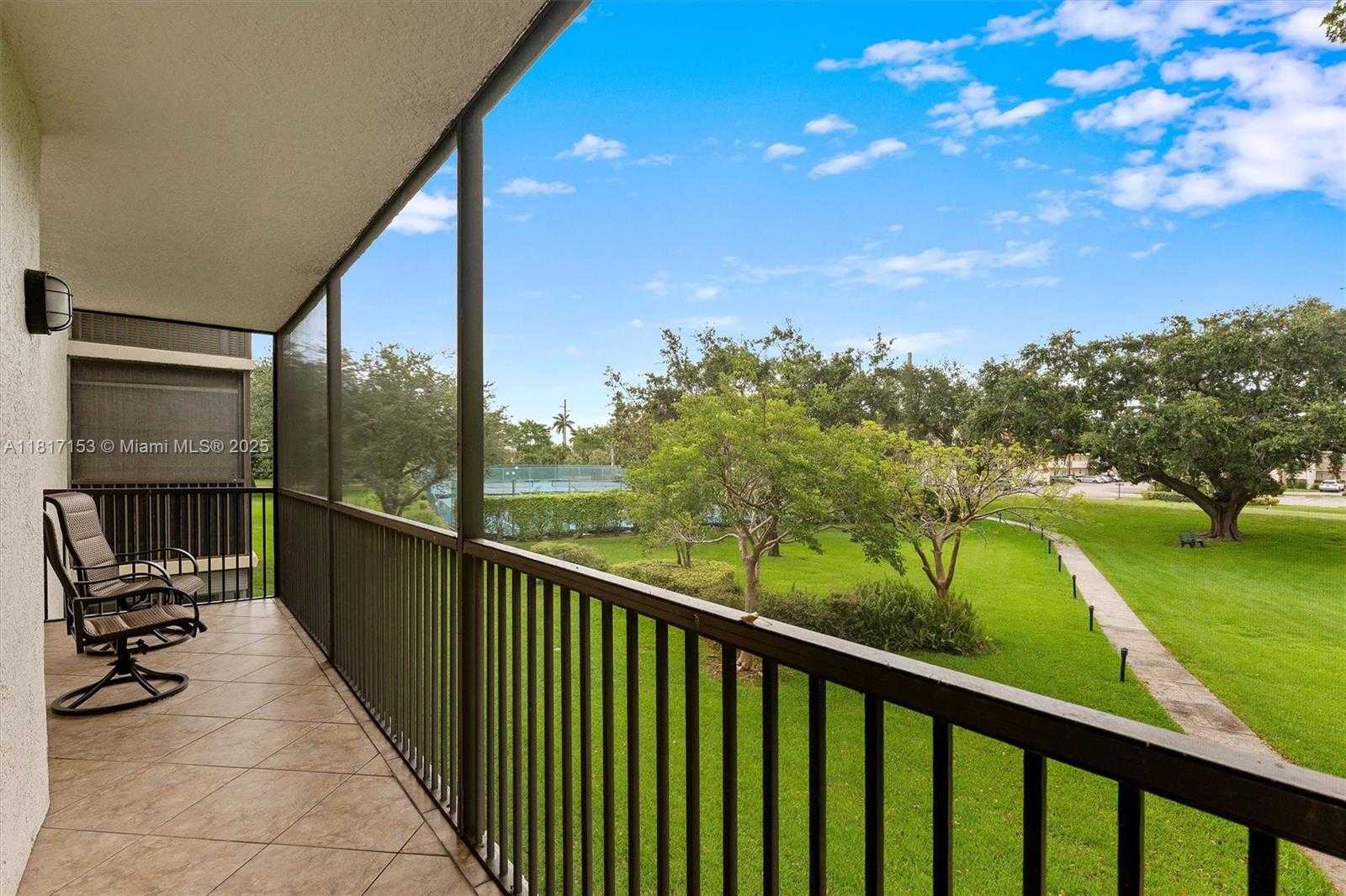 Small Image of 150 SOUTH HOLLYBROOK TER #201, Pembroke Pines Number 12