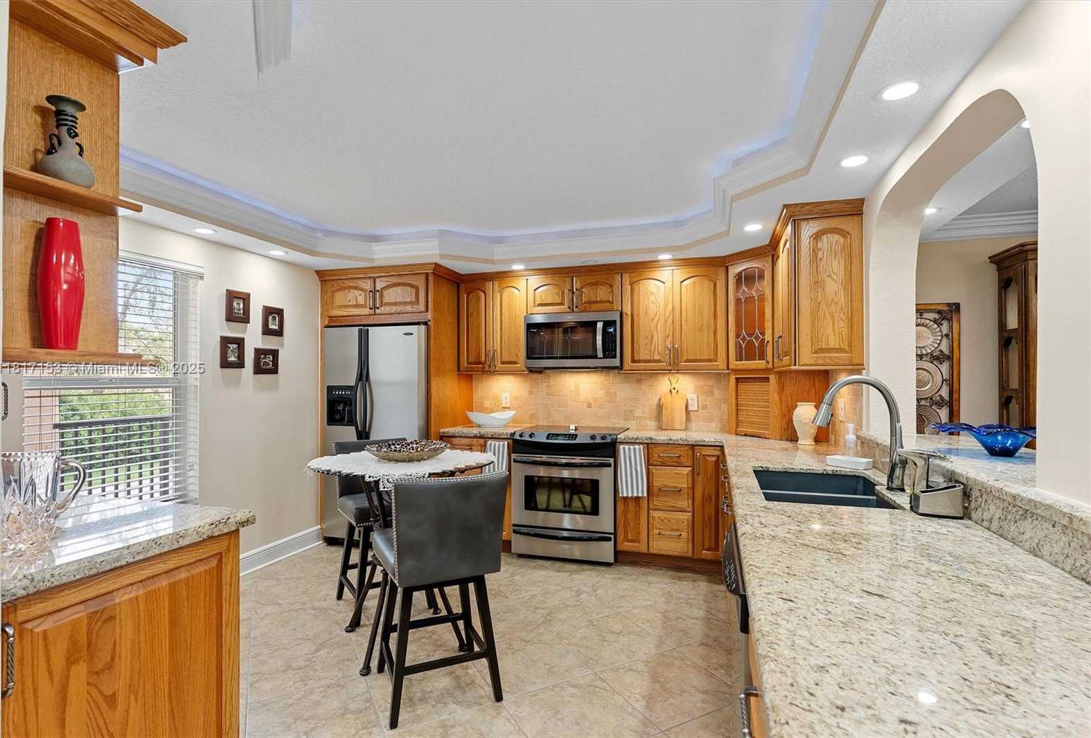 Small Image of 150 SOUTH HOLLYBROOK TER #201, Pembroke Pines Number 2