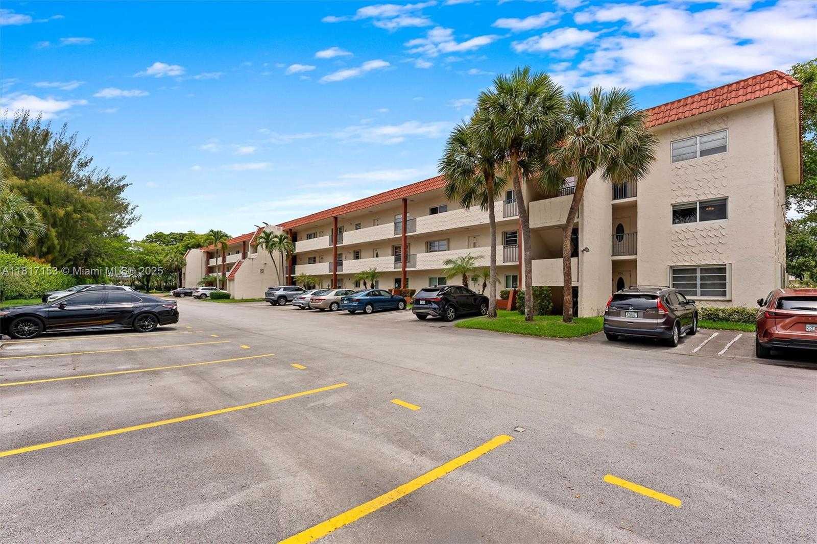 Small Image of 150 SOUTH HOLLYBROOK TER #201, Pembroke Pines Number 23