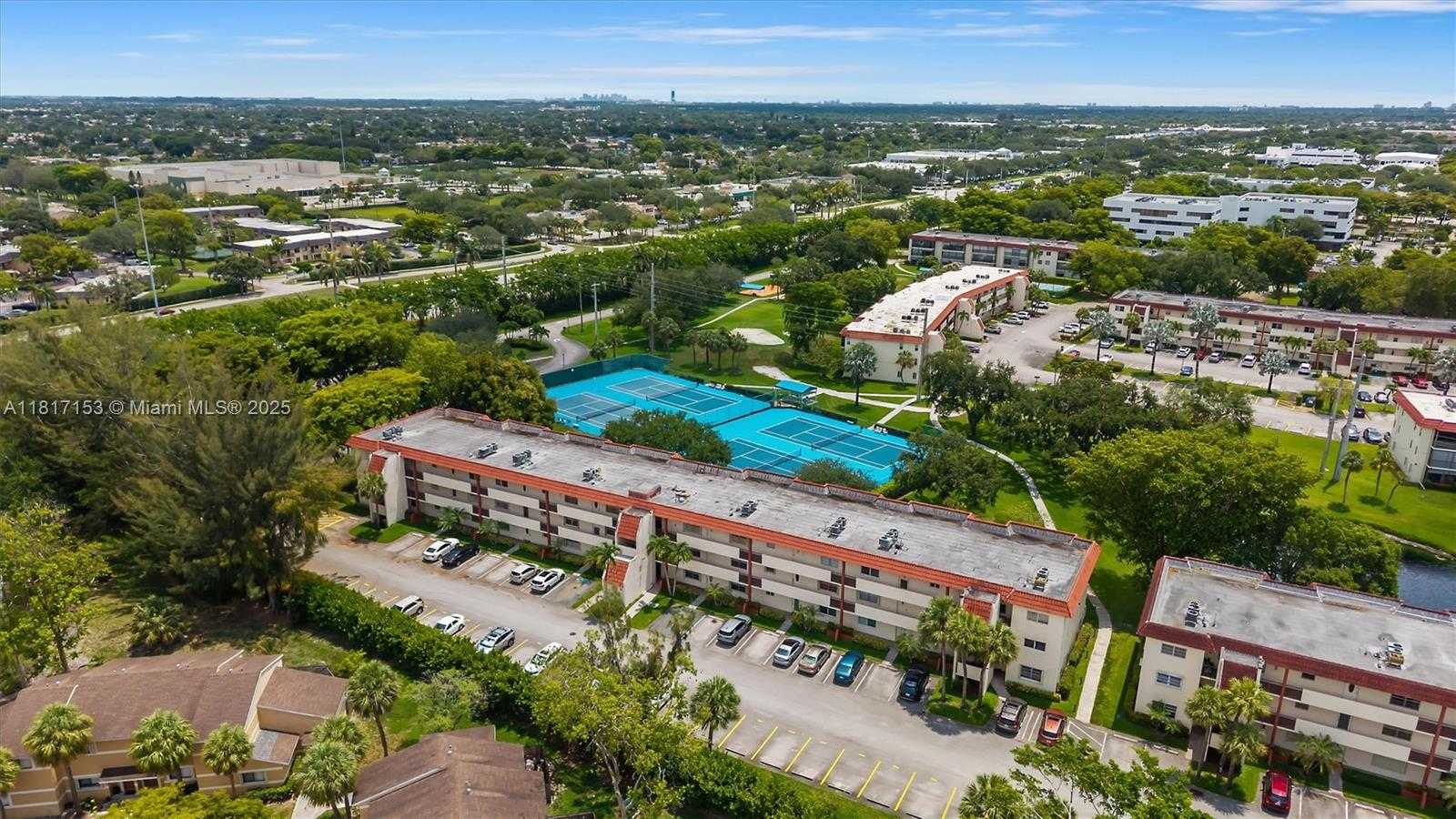 Small Image of 150 SOUTH HOLLYBROOK TER #201, Pembroke Pines Number 27