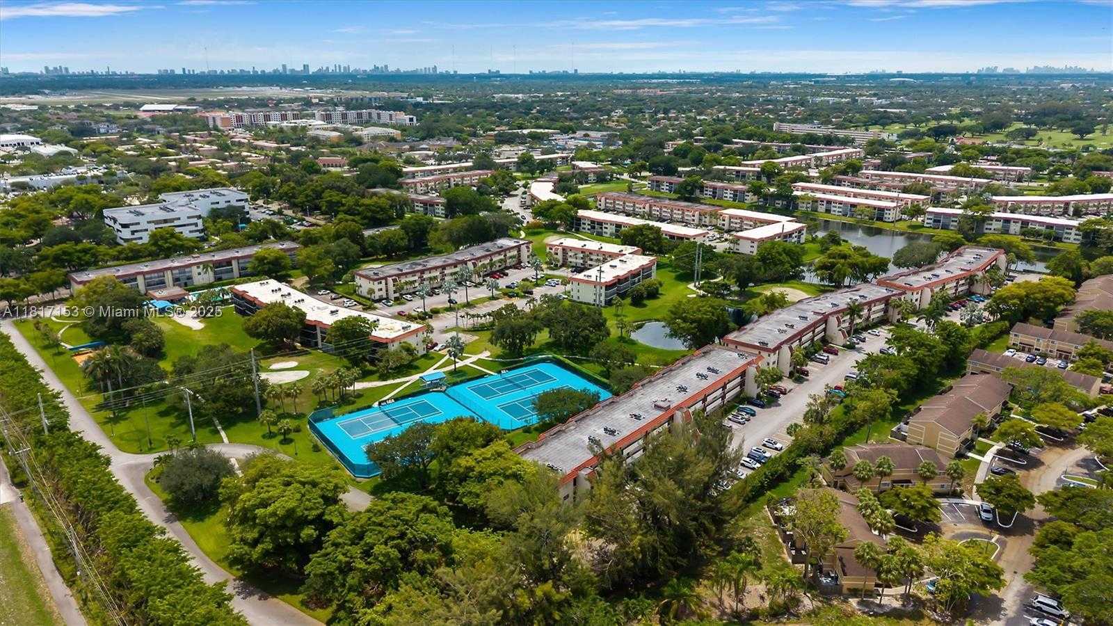 Small Image of 150 SOUTH HOLLYBROOK TER #201, Pembroke Pines Number 29