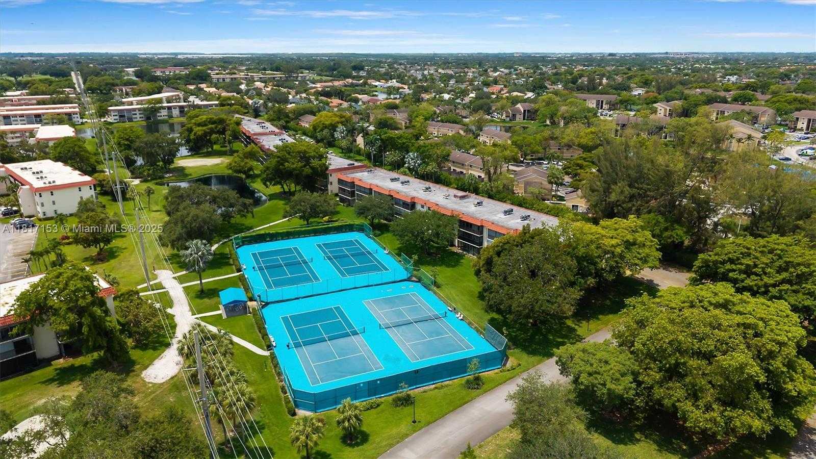 Small Image of 150 SOUTH HOLLYBROOK TER #201, Pembroke Pines Number 31