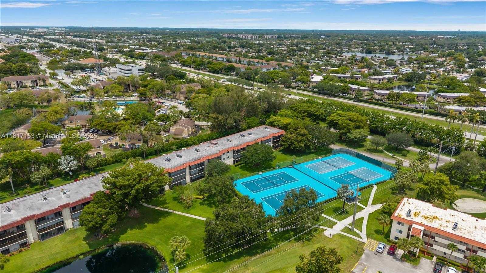 Small Image of 150 SOUTH HOLLYBROOK TER #201, Pembroke Pines Number 33