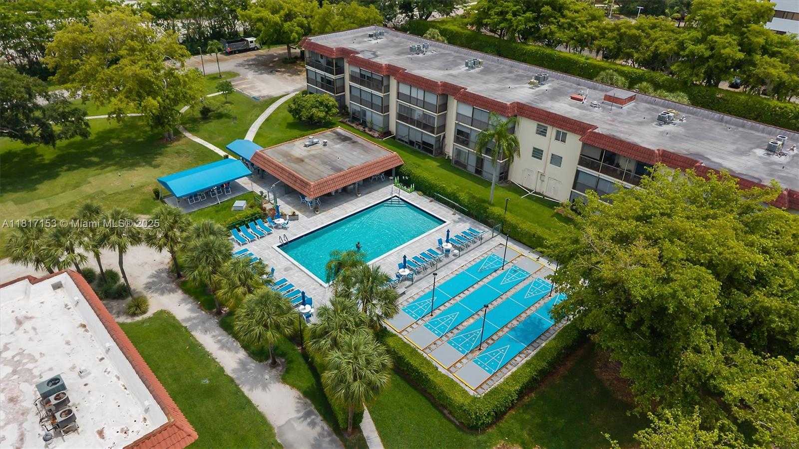 Small Image of 150 SOUTH HOLLYBROOK TER #201, Pembroke Pines Number 35