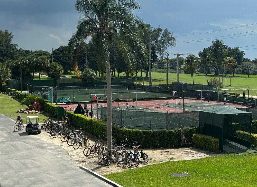 Small Image of 150 SOUTH HOLLYBROOK TER #201, Pembroke Pines Number 39