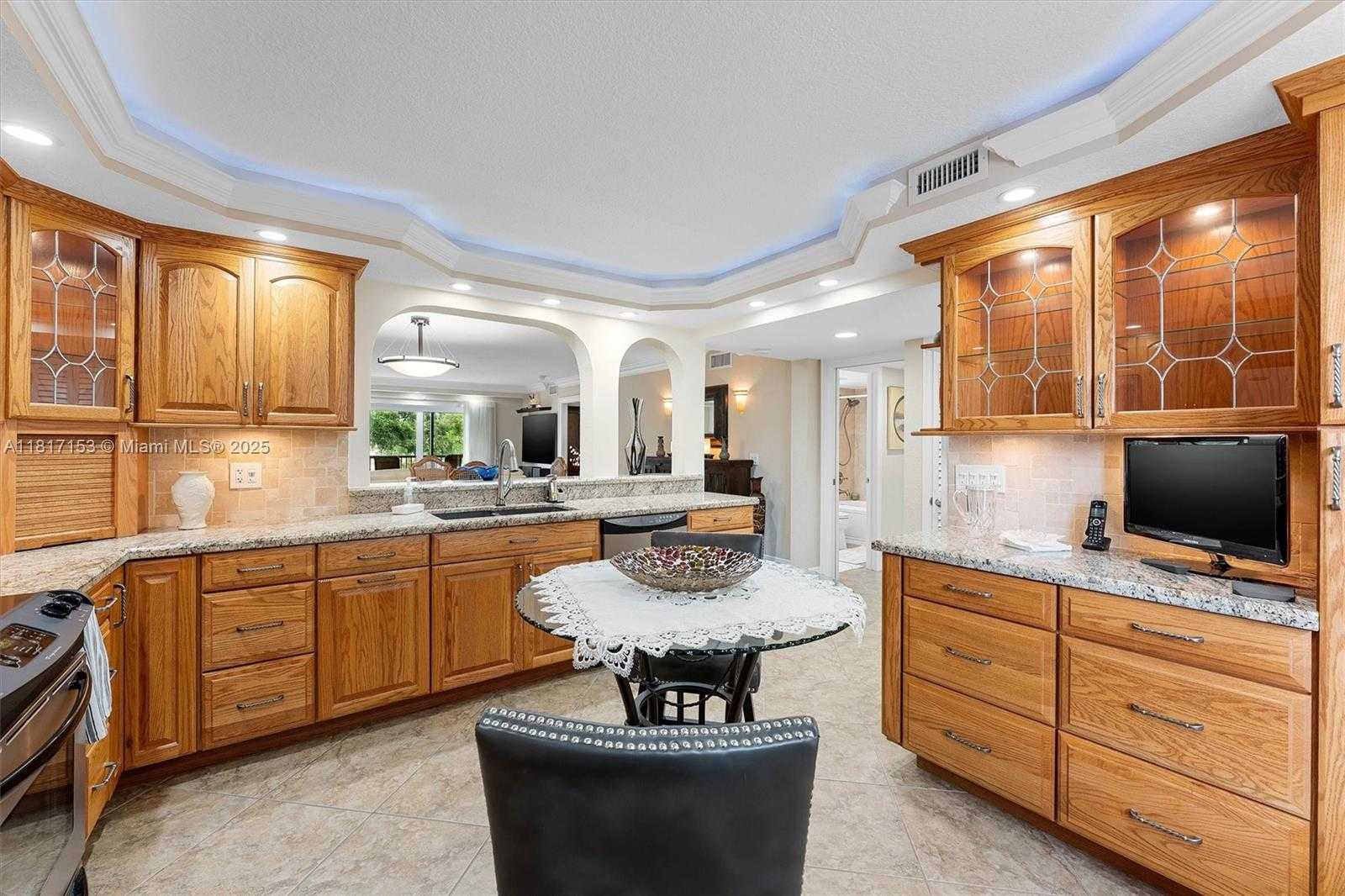 Small Image of 150 SOUTH HOLLYBROOK TER #201, Pembroke Pines Number 4
