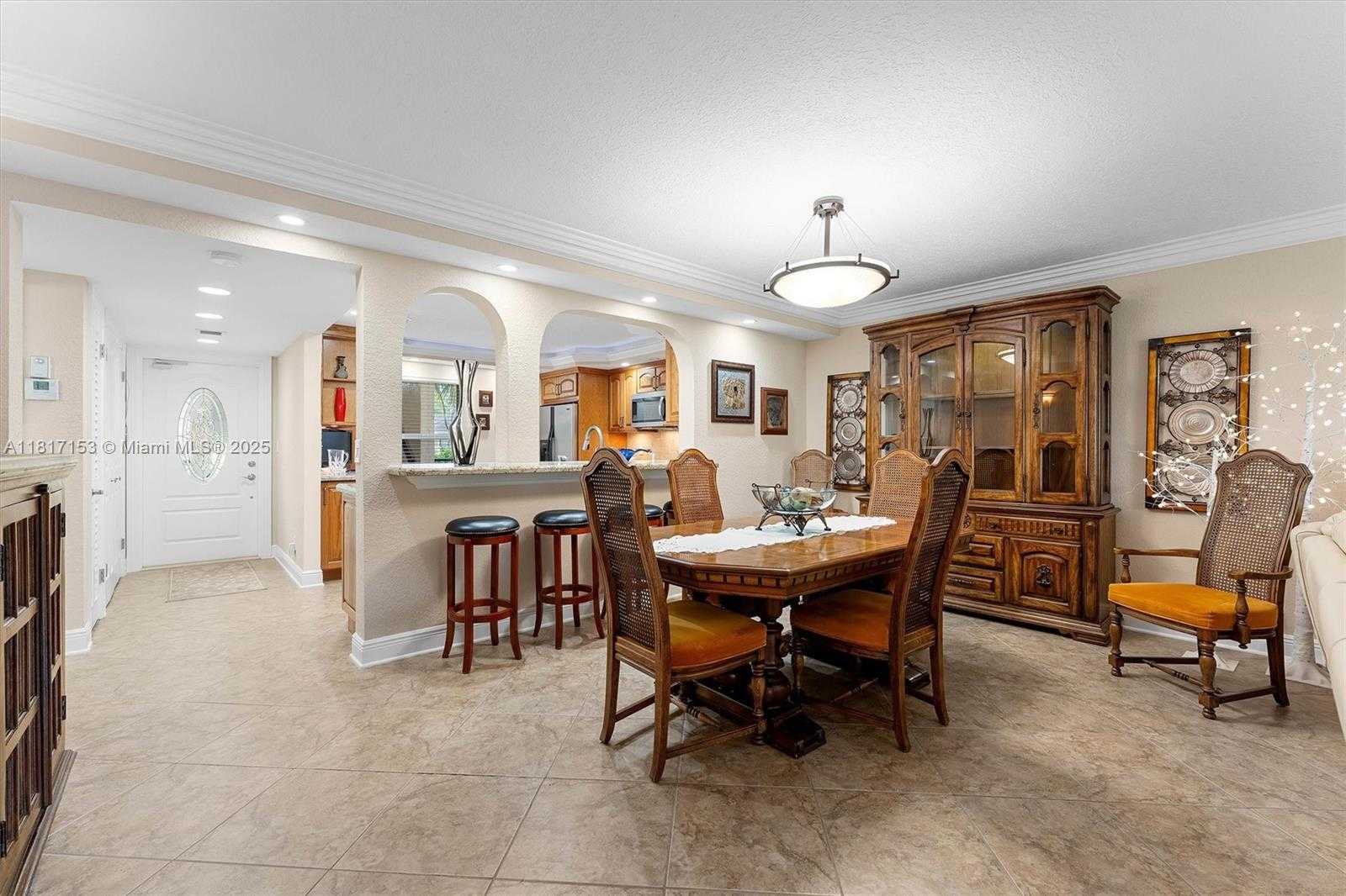 Small Image of 150 SOUTH HOLLYBROOK TER #201, Pembroke Pines Number 6