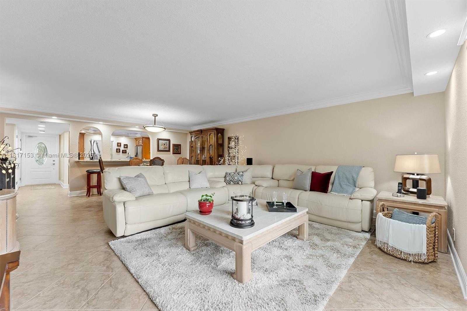 Small Image of 150 SOUTH HOLLYBROOK TER #201, Pembroke Pines Number 8