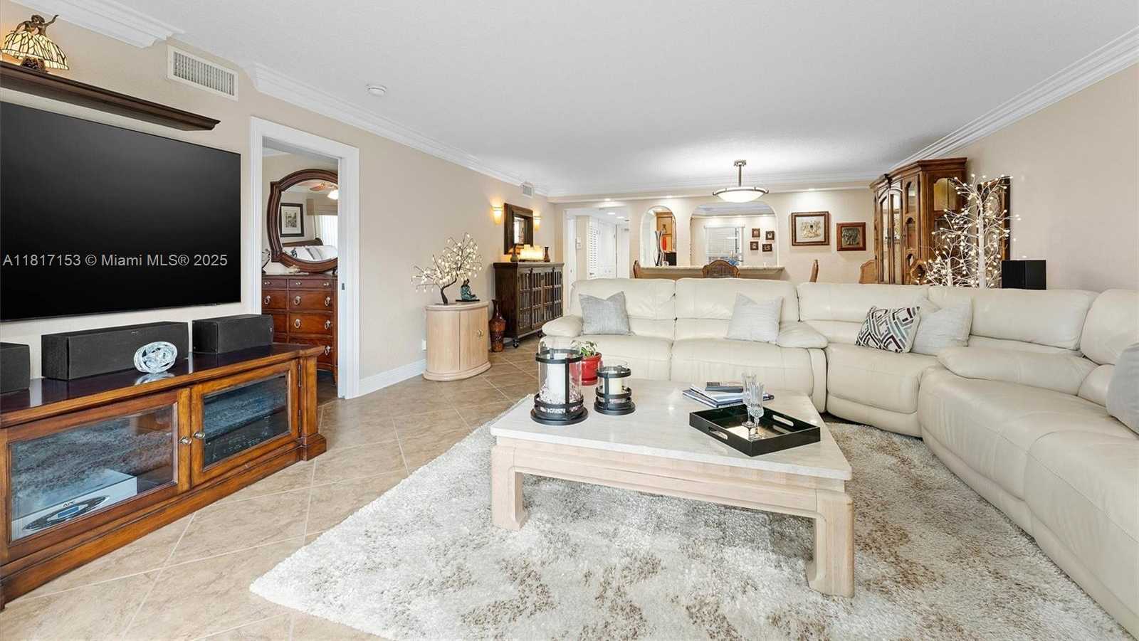Small Image of 150 SOUTH HOLLYBROOK TER #201, Pembroke Pines Number 9