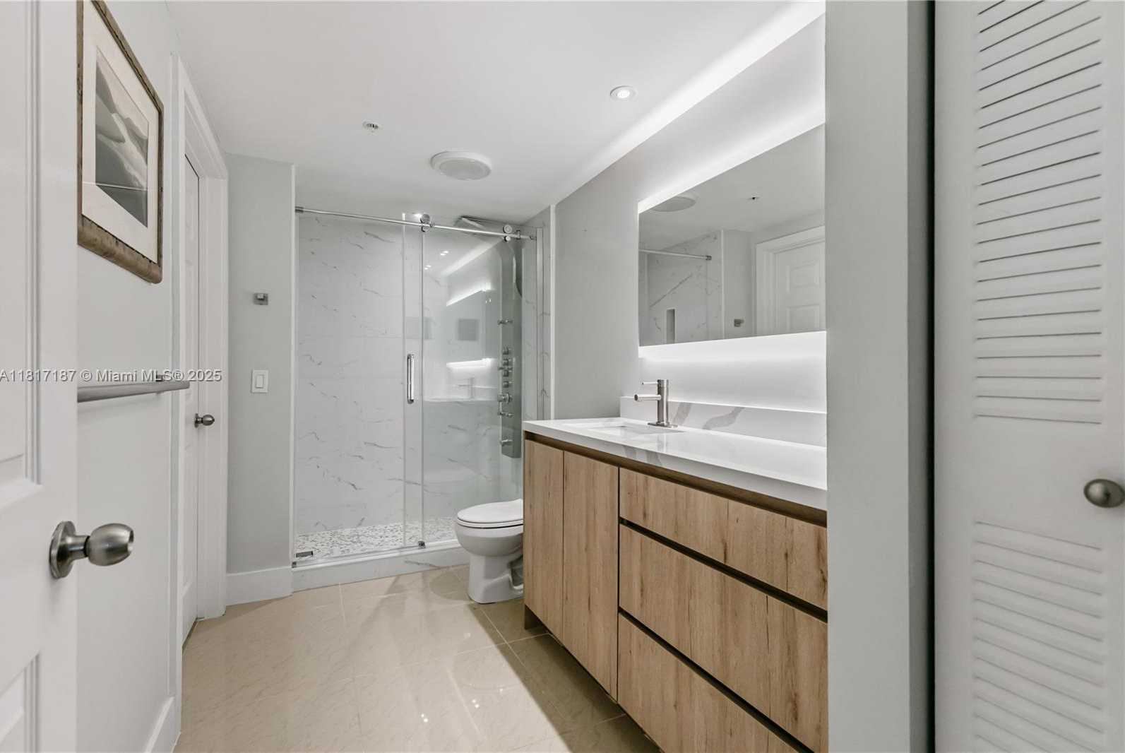 Small Image of 1900 VAN BUREN ST #407B, Hollywood Number 14