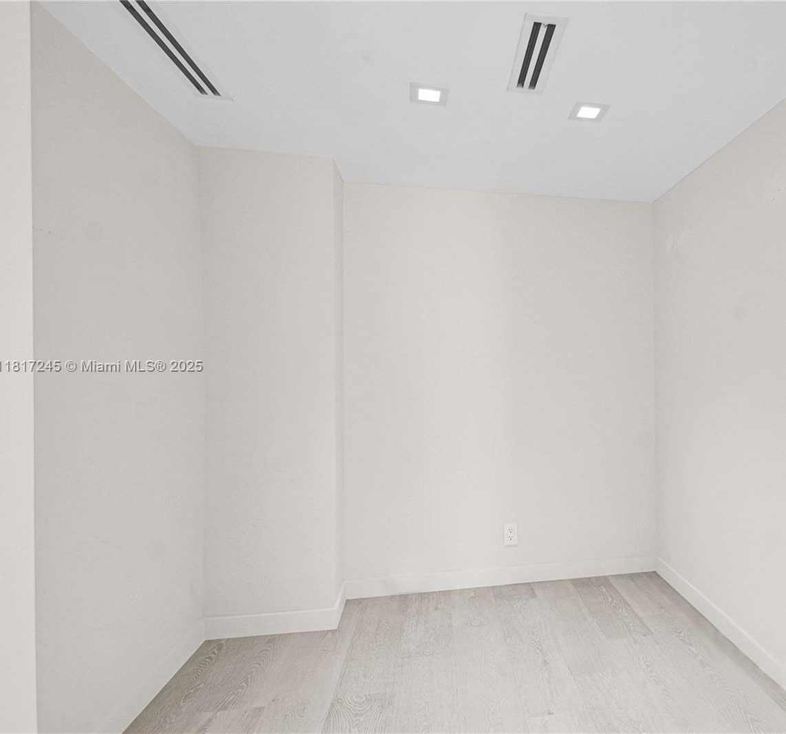 Small Image of 5700 COLLINS AVE #7A, Miami Beach Number 7