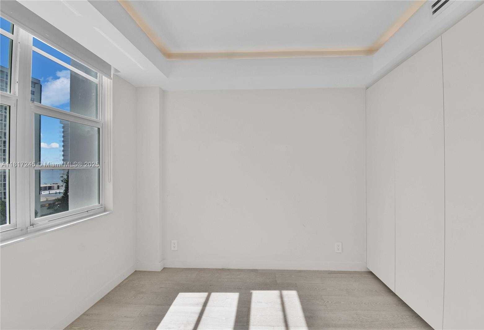 Small Image of 5700 COLLINS AVE #7A, Miami Beach Number 8