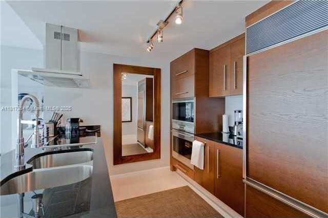 Small Image of 495 BRICKELL AVE #5104, Miami Number 2