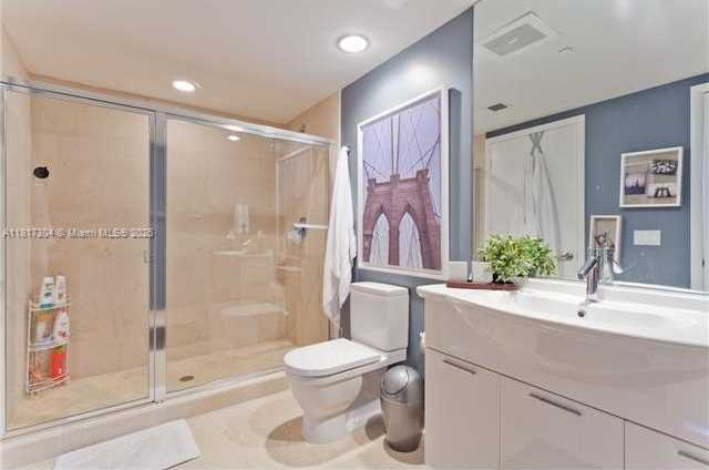 Small Image of 495 BRICKELL AVE #5104, Miami Number 4