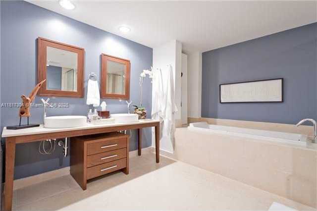 Small Image of 495 BRICKELL AVE #5104, Miami Number 6