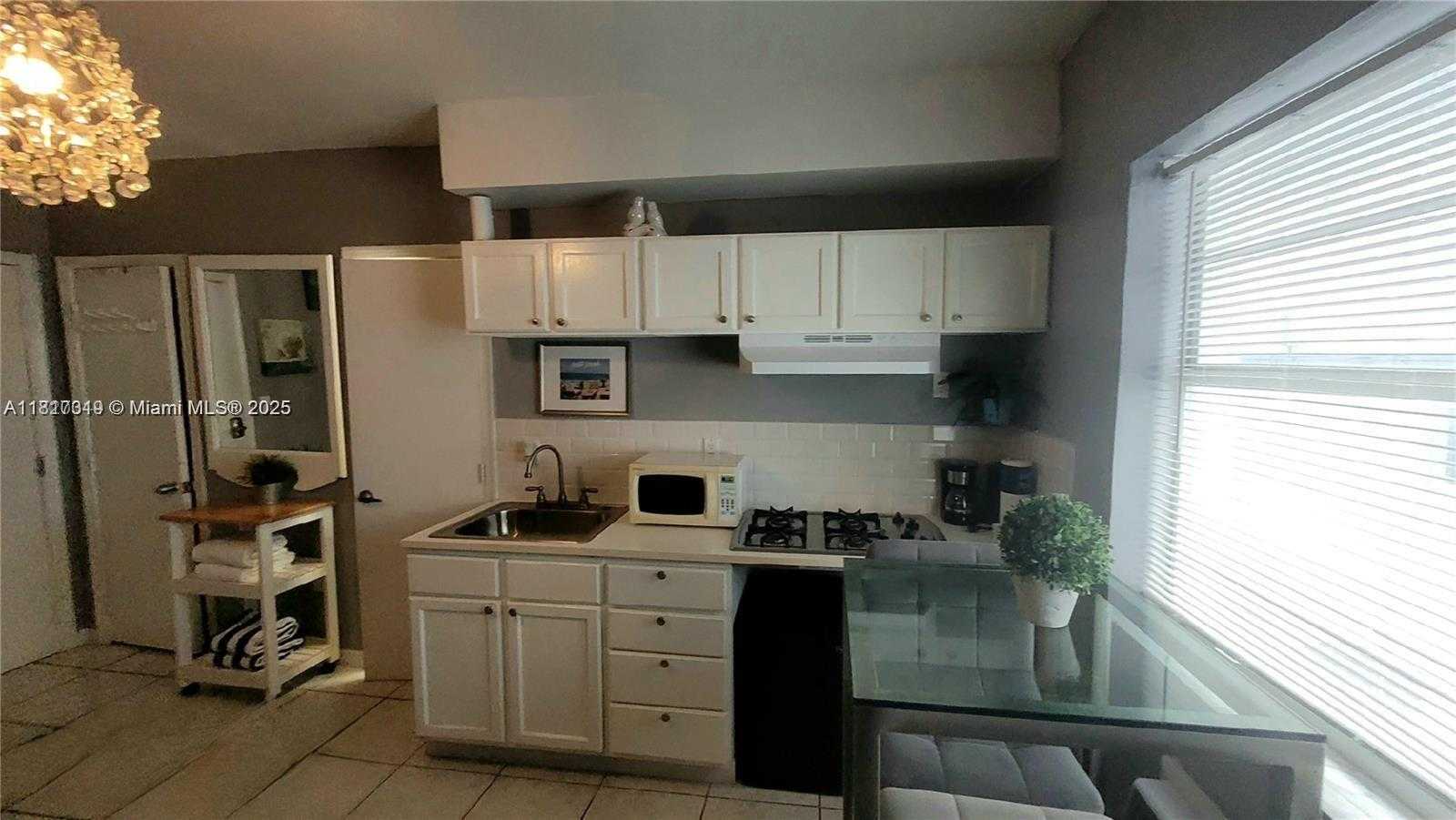 Small Image of 335 OCEAN DR #215, Miami Beach Number 5